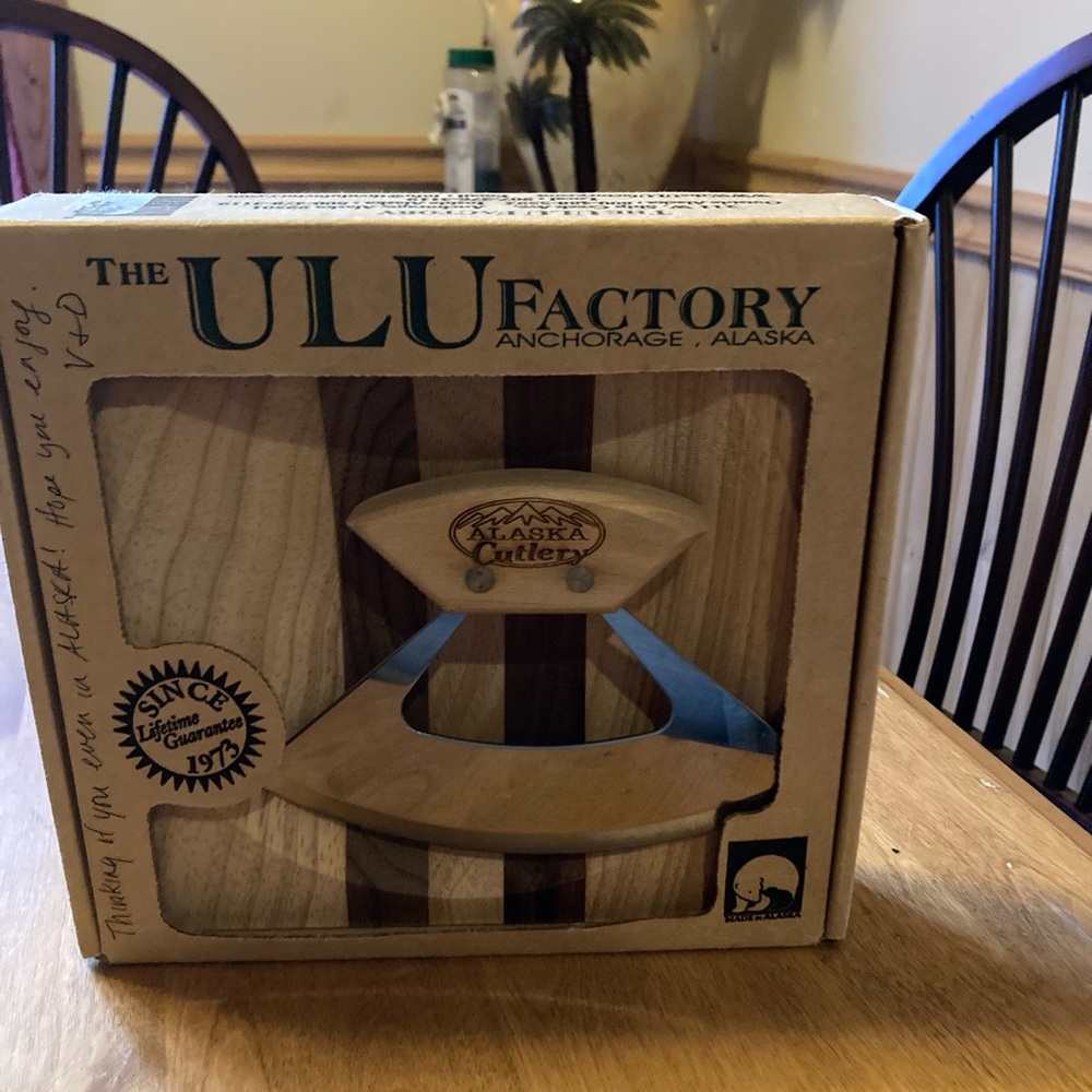 The ULU factory Alaska 6 1/2" chopping bowl with 5" ULU knife